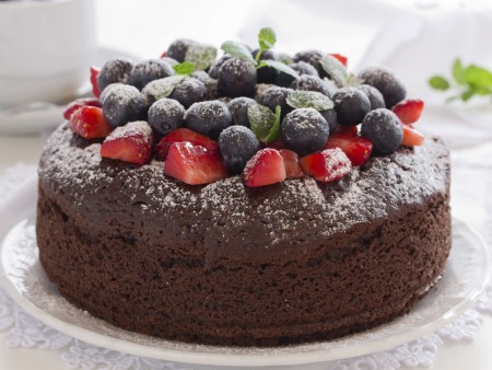 berry chocolate cake